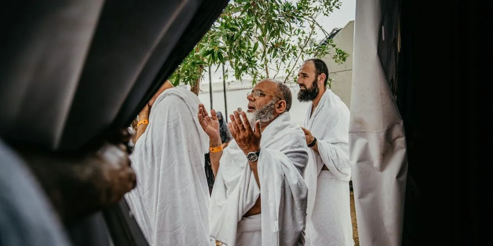 Pilgrims at Miqat boundary station in Saudi Arabia preparing to enter Ihram for Umrah, marking the designated point before entering Makkah